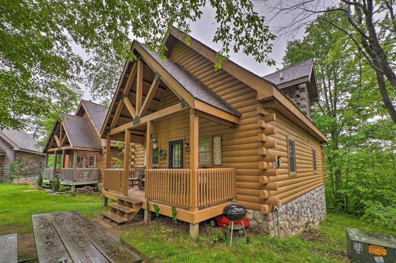 Cozy Retreat With Porch And Double Jj Resort Access! Rothbury Exterior foto